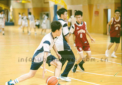 西藏现代体育场馆与自然湖泊景观融合